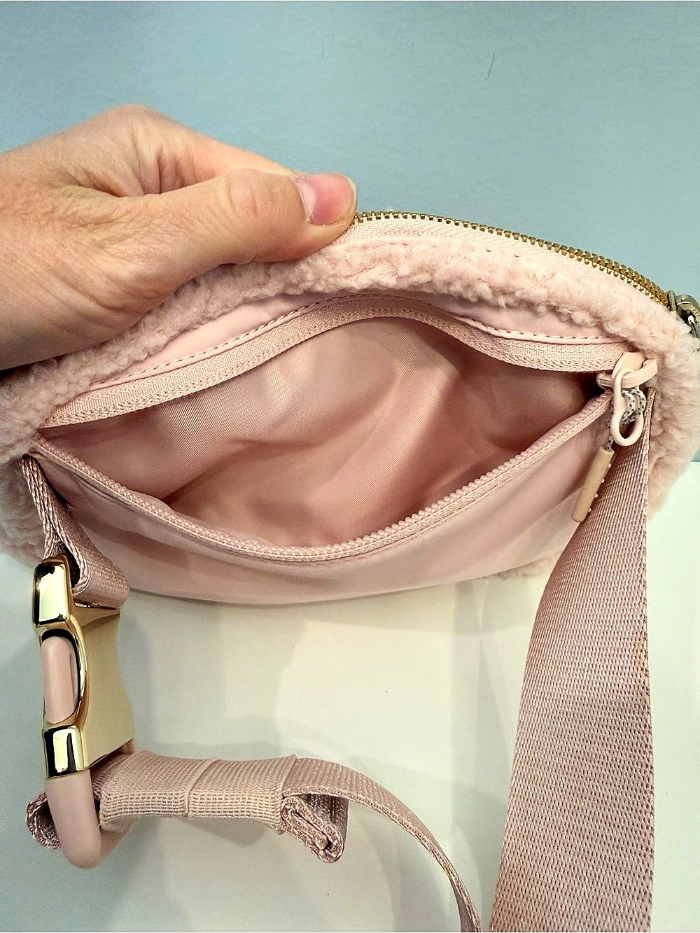 lululemon Everywhere Belt Bag 1L Fleece Pink Crossbody Bag - Picture 4 of 7
